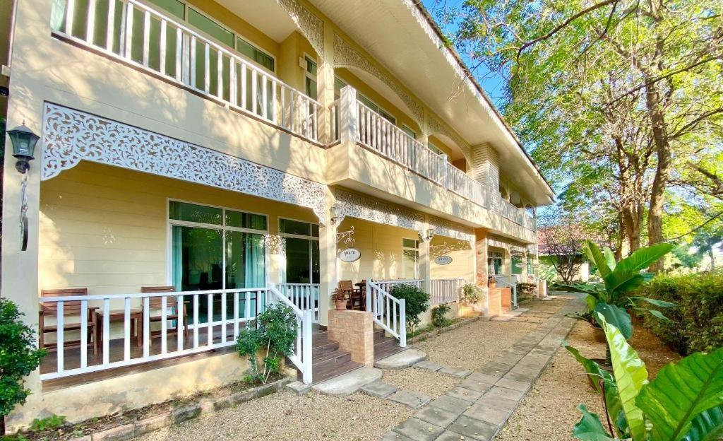 Ruen Maihom Riverside Cottage Канчанабурі Екстер'єр фото